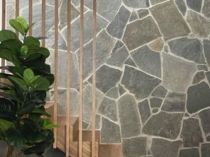 Kamień nieregularny (dzikówka) GR1 KWARCYT 0 – Hurtownia Kamienia El-Pol