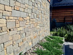 Kamień nieregularny (dzikówka) PIASKOWIEC SZARY 12 – Hurtownia Kamienia El-Pol