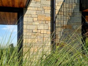 Kamień nieregularny (dzikówka) PIASKOWIEC SZARY 20 – Hurtownia Kamienia El-Pol