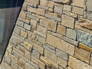 Kamień nieregularny (dzikówka) PIASKOWIEC SZARY 16 – Hurtownia Kamienia El-Pol